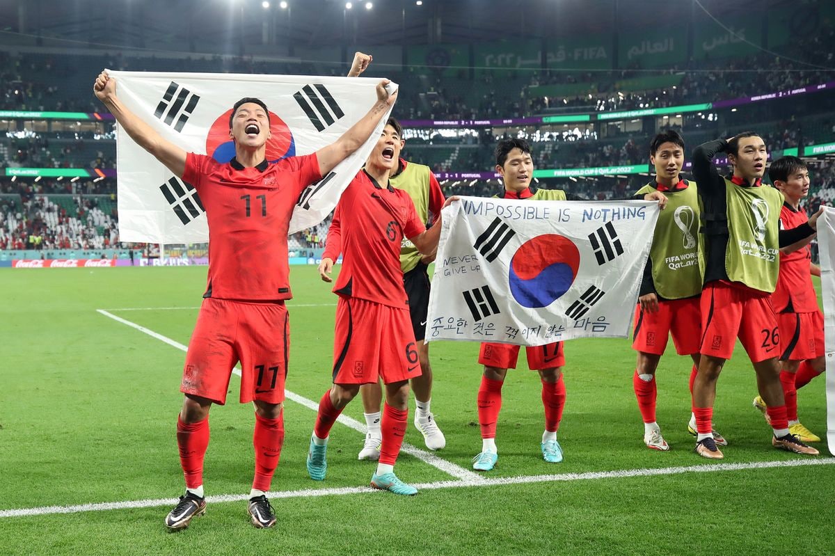 Корейцы радуются выходу в 1/8 после гола в добавленное время